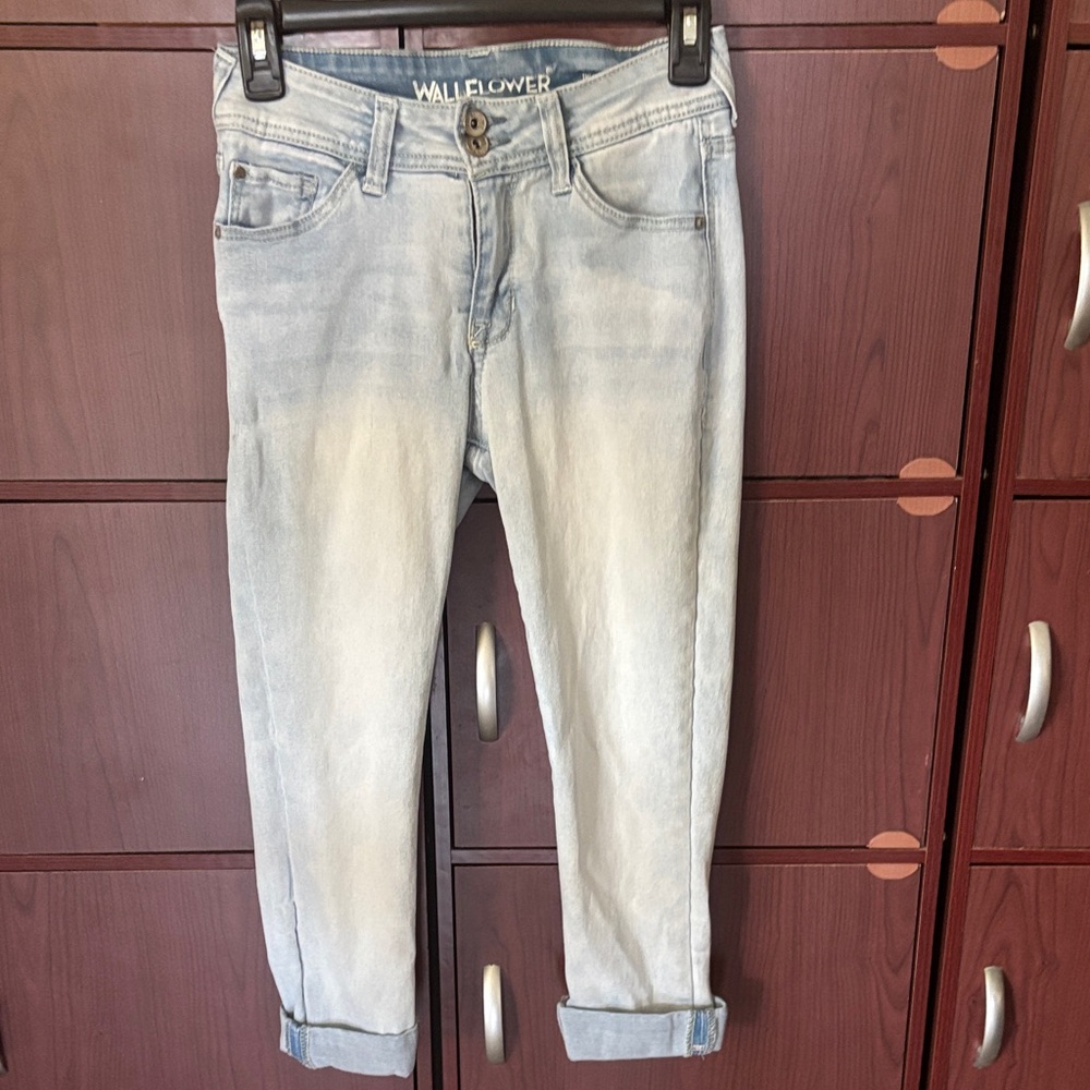Wallflower Women's Light Blue Cropped Jeans